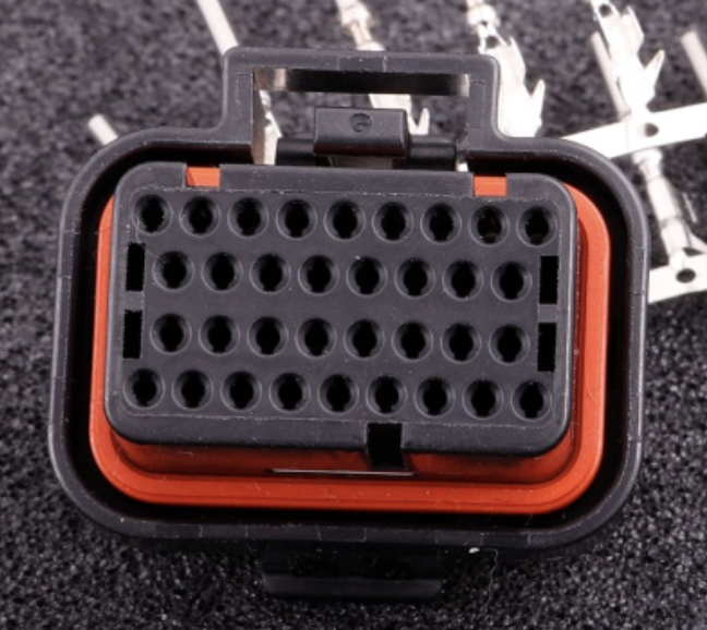 MaxxECU 2418 connector